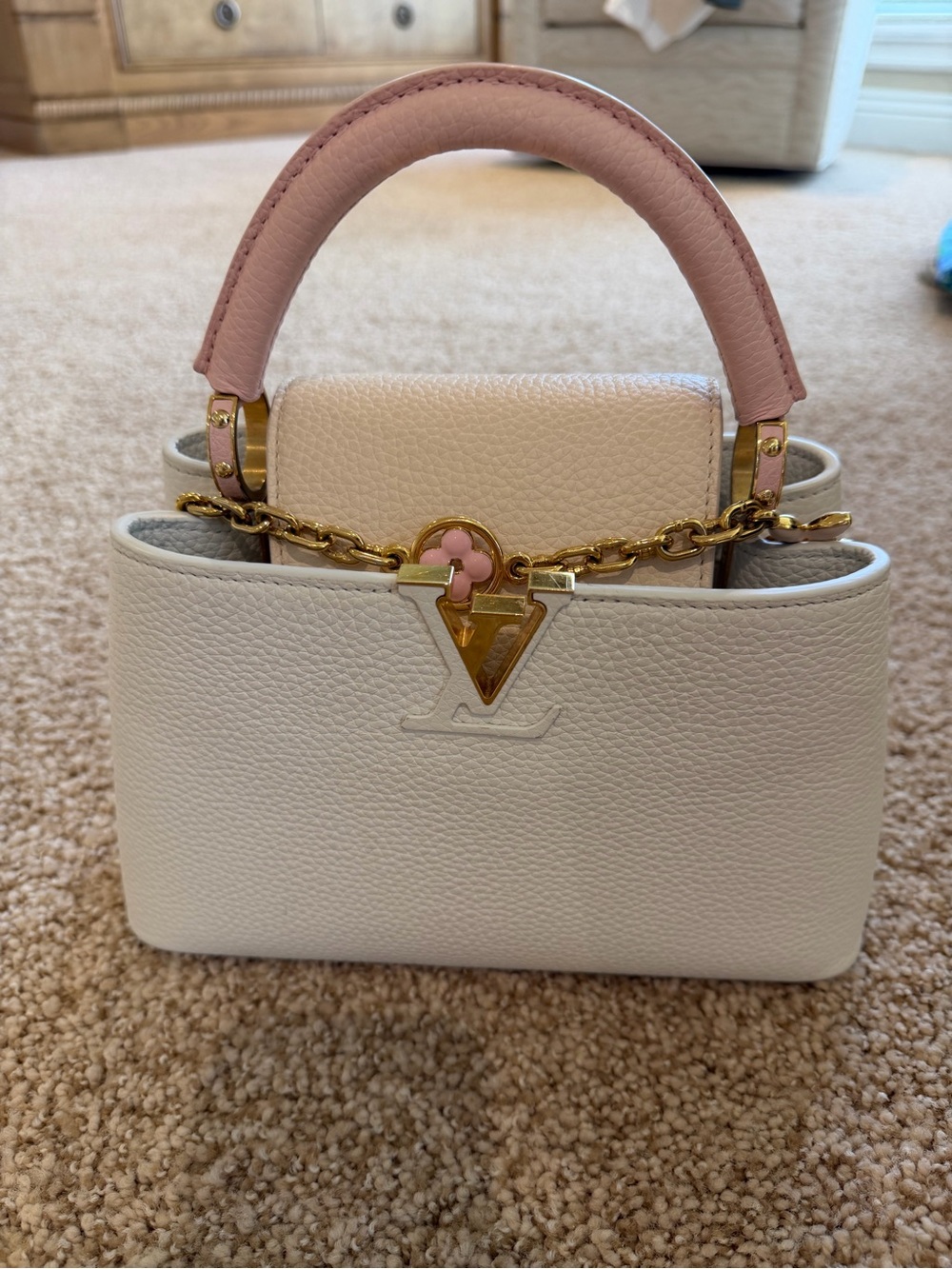 Louis Vuitton White and Pink Capucines Crossbody Bag with Gold Hardware - Picture 7 of 13